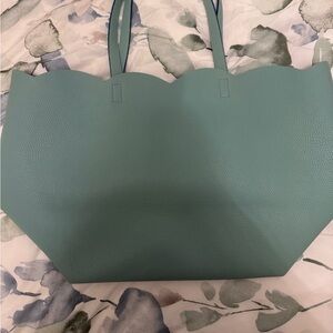 Scalloped Top Pebbled Tote Bag in Teal